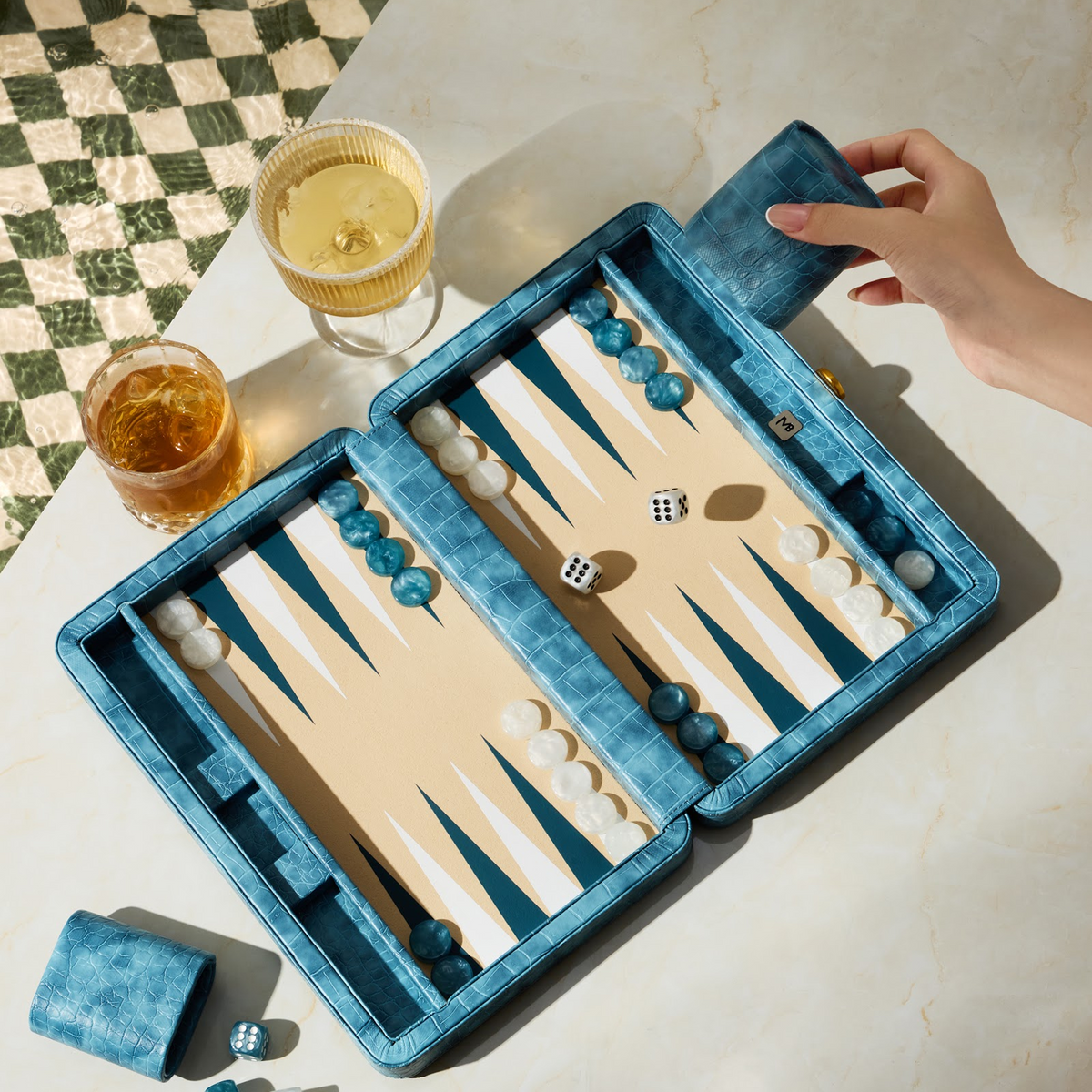 Pocket Backgammon in Blue Lagoon